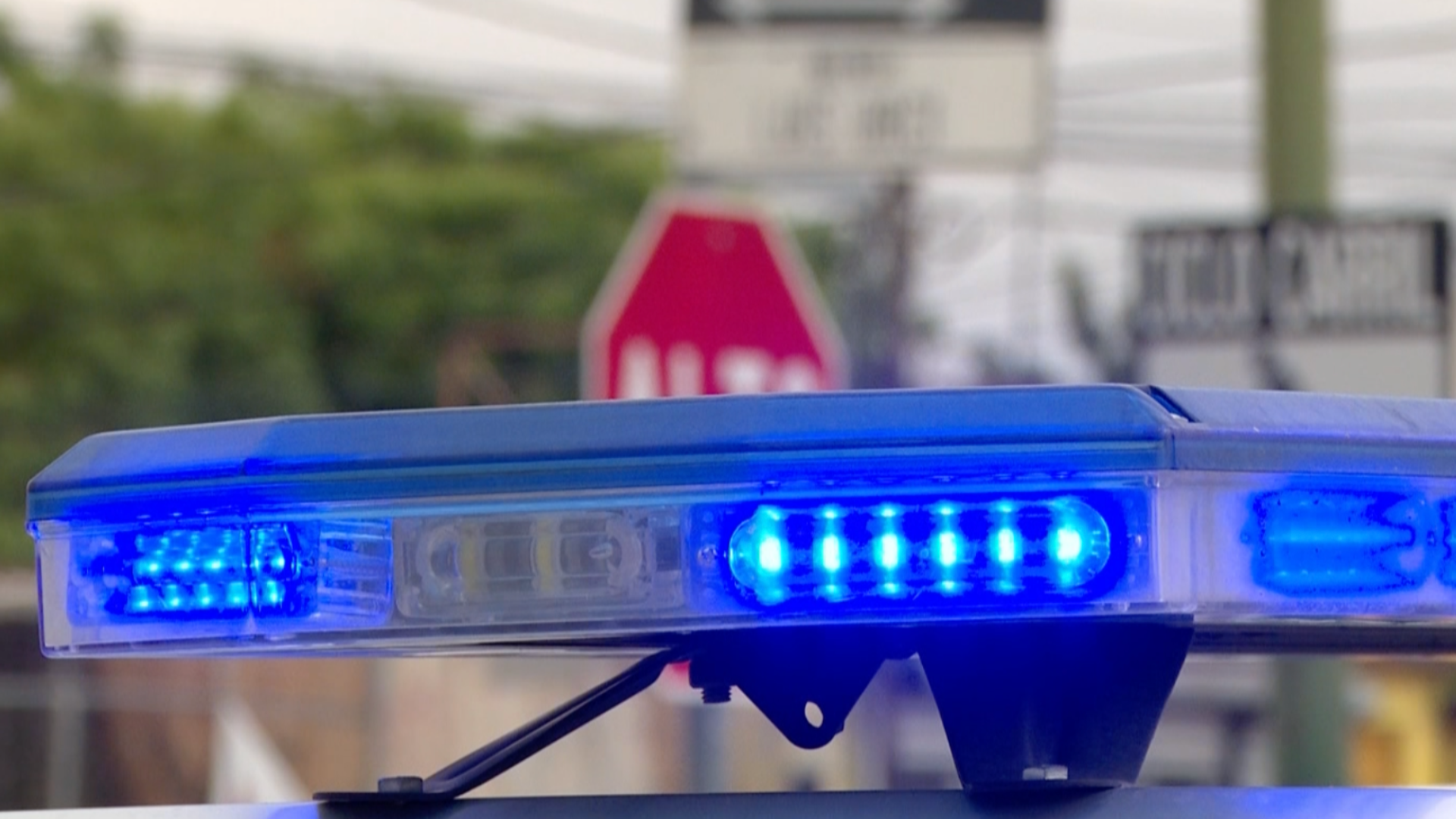 Joven Detenida por Presuntamente Golpear a un Agente de la Policía en Hermosillo